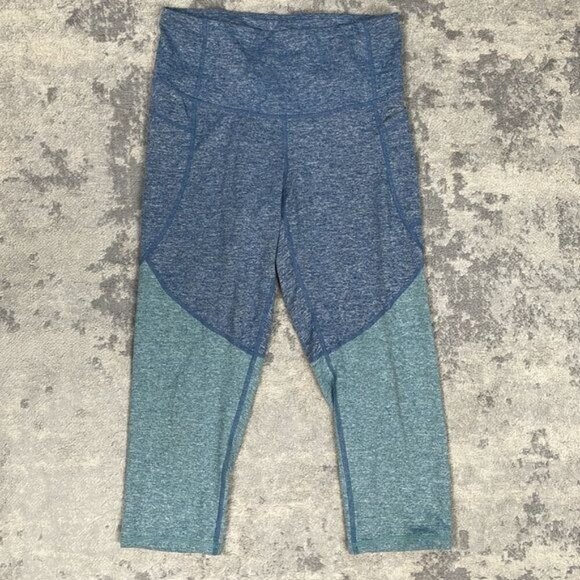 Lot of 10 Bulk Athletic Leggings Shorts Sports Bra Tank Tops Pullover Sz M - Picture 10 of 11